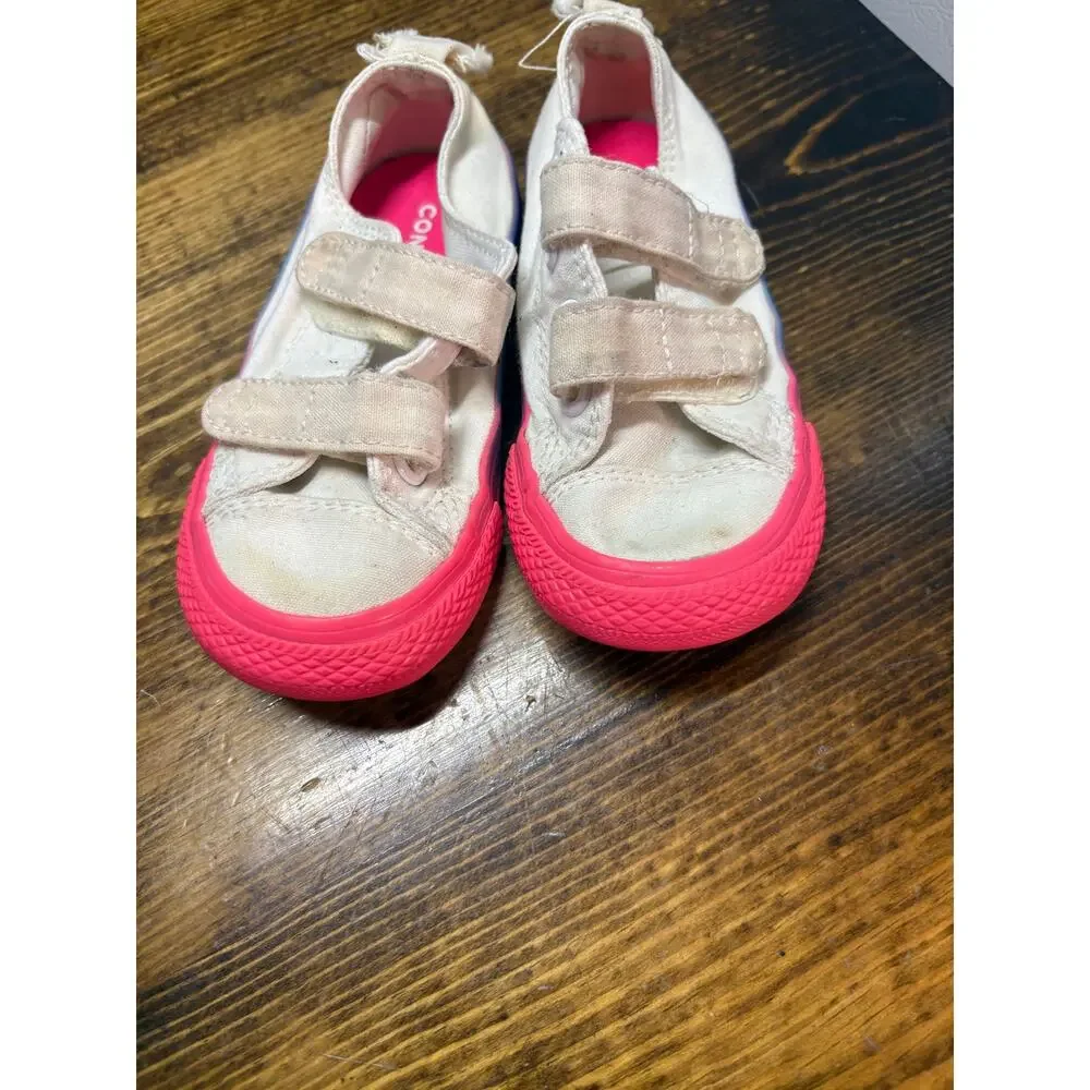 Converse White And‎ Pink Sneakers Girls Size 7